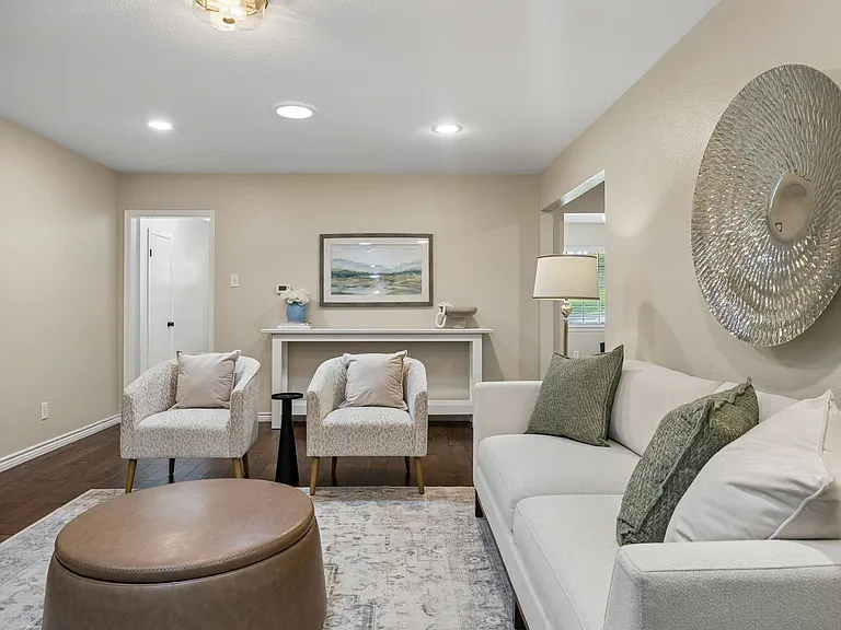 9734 Queenswood Ln — Photo 14