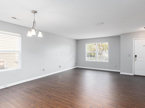 3rd image of 451 Wellsleyglen Dr
