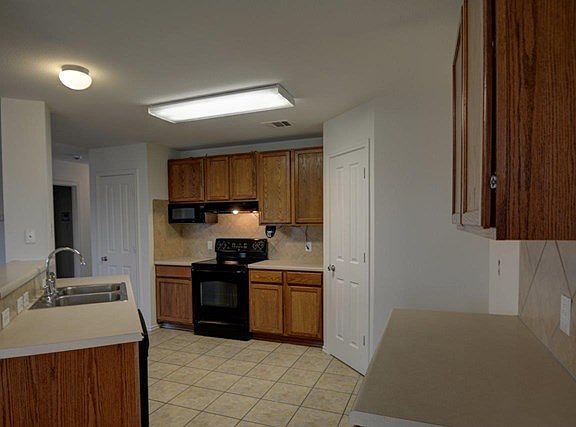 3rd image of 3645 Tilden Trl