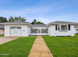 112 Barbuda St, Toms River, NJ 08757