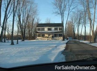 44950 Paris Dr, Belleville, MI 48111