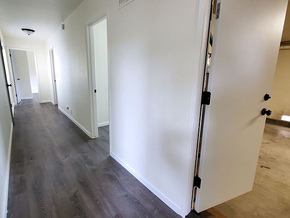 5th image of 574 Skyline Dr