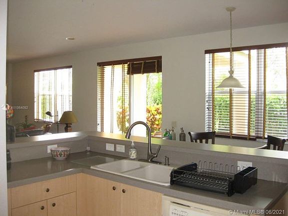 5th image of 1707 Winterberry Ln #1707