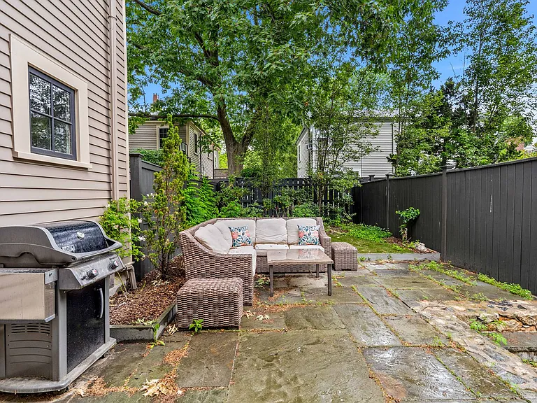 2 Brattle Cir — Photo 37
