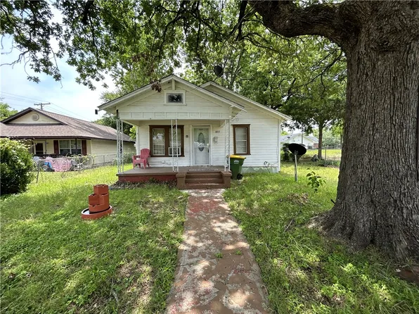 803 W 4th St, Hearne, TX 77859