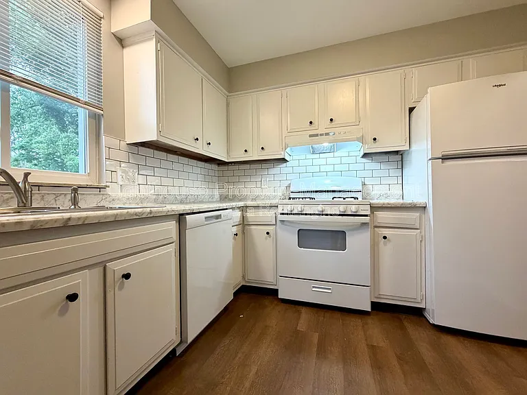 4142 Oak Park Dr SE #2 — Photo 4