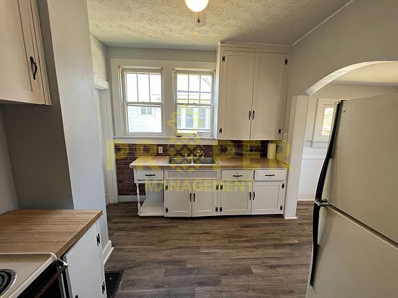 5th image of 55 Sandhurst Dr