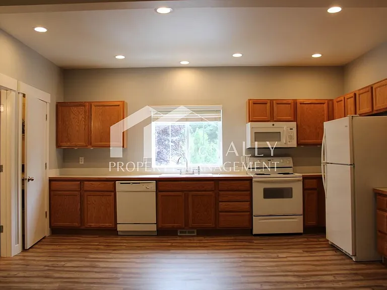 7403 Larkspur Ct — Photo 2