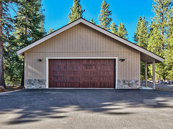 3rd image of 10847 Royal Crest Dr