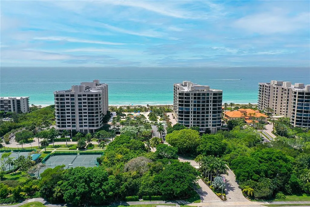 2 bed, 3.0 bath, 2100 sqft, $13,500 — Photo 3