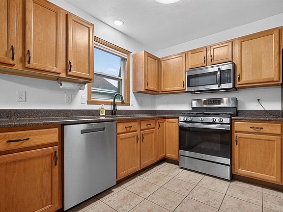 5th image of 5902 Legacy Ln