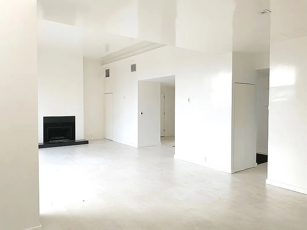216 E 47th St #Penthouse photo 1