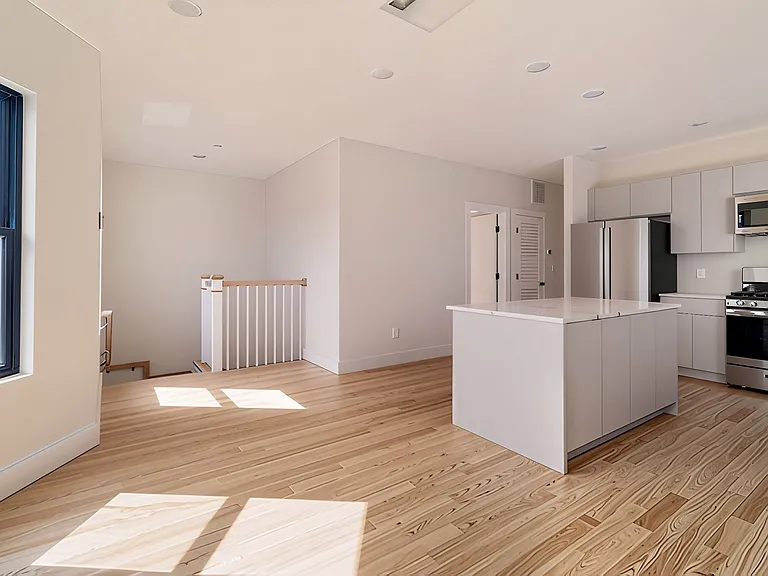 50 Crescent Ave #3 — Photo 2