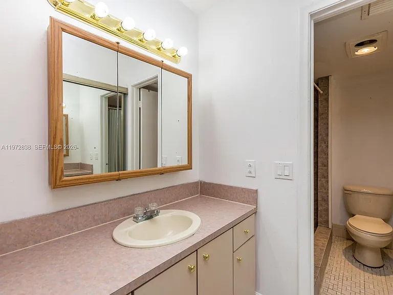 11202 Taft St #11202 — Photo 19