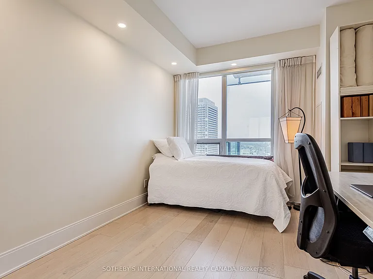 70 Roehampton Ave #2014 — Photo 23