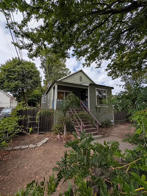 2324 33rd St