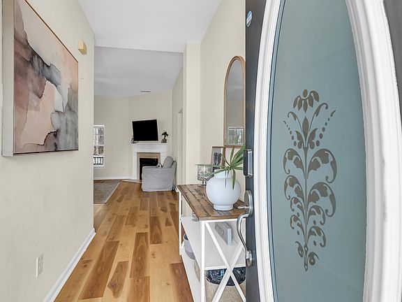 5th image of 2786 August Rd