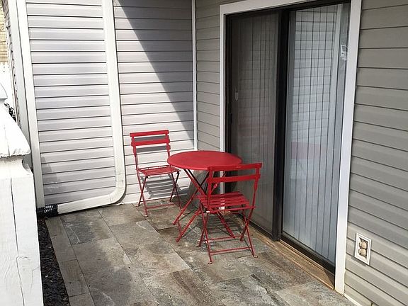 2nd image of 2695 Meadowlawn Dr SE