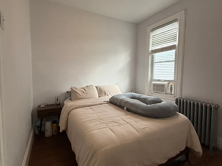 724 27th St #2 — Photo 8