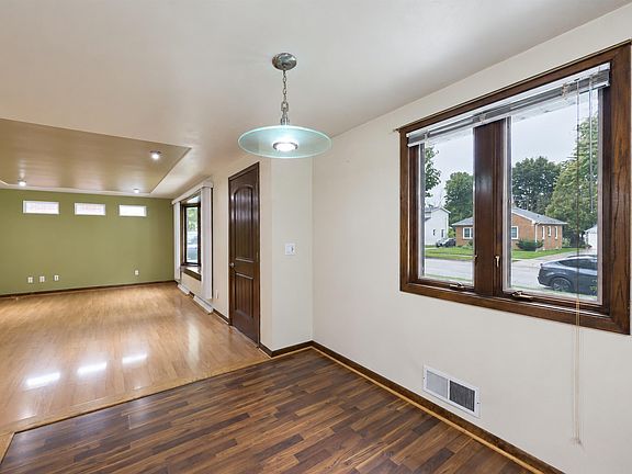 4th image of 145 Reimer St