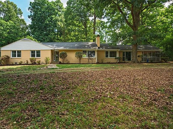 4th image of 3142 Jones Dr