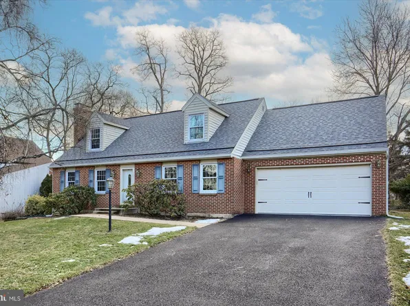 77 Fairway Dr, Camp Hill, PA 17011