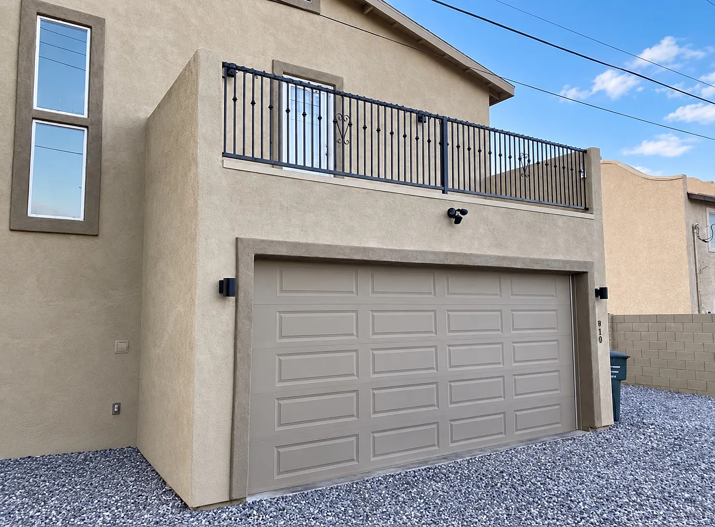 910 E Hedrick Dr — Photo 3