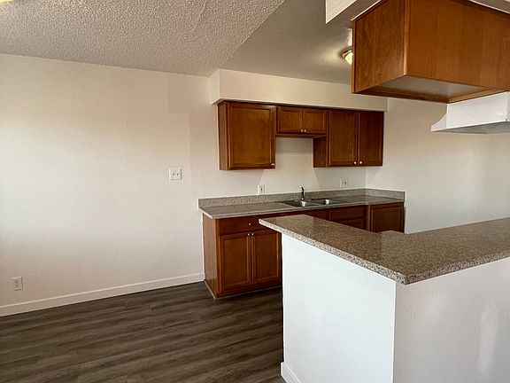 2nd image of 512 Calcaterra Cir #512
