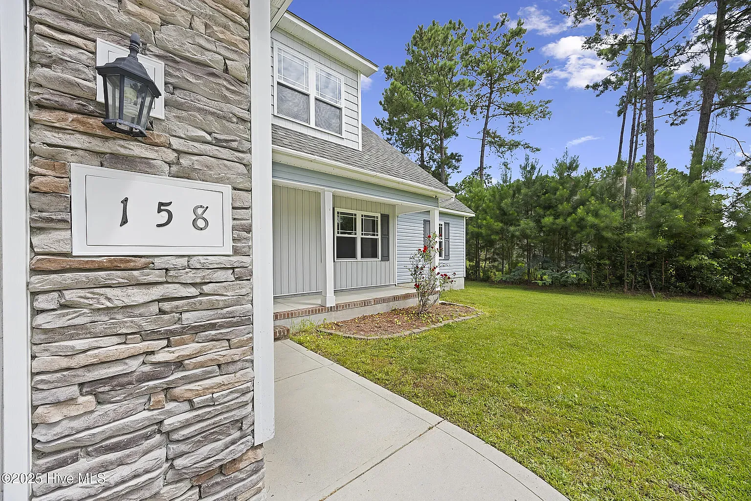 3 bed, 1872 sqft, $2,050 — Photo 2