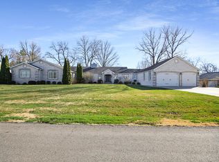 8 Country Club Dr, Mexico, MO 65265