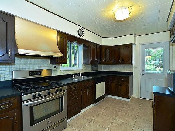 5th image of 720 Orchard Hill Dr
