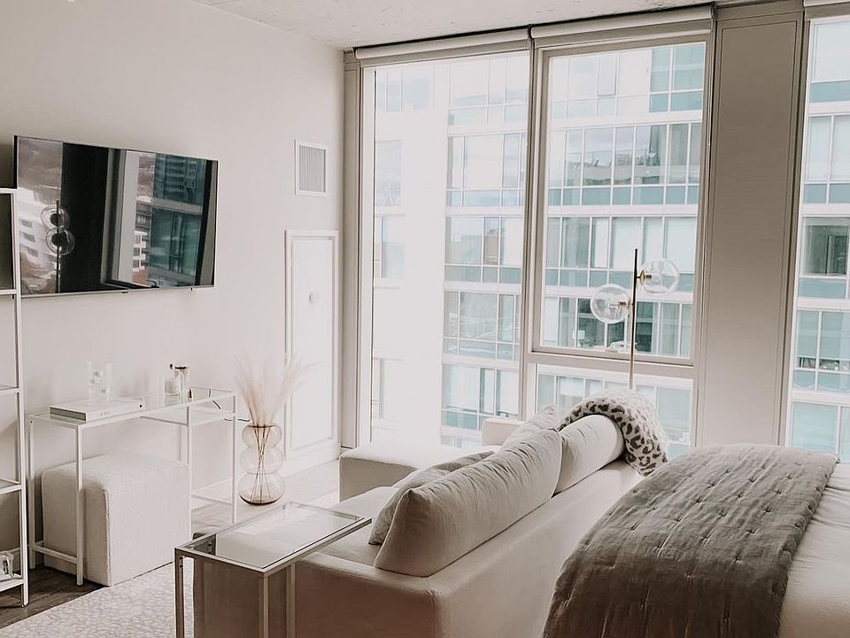 1st image of 1001 Lake St