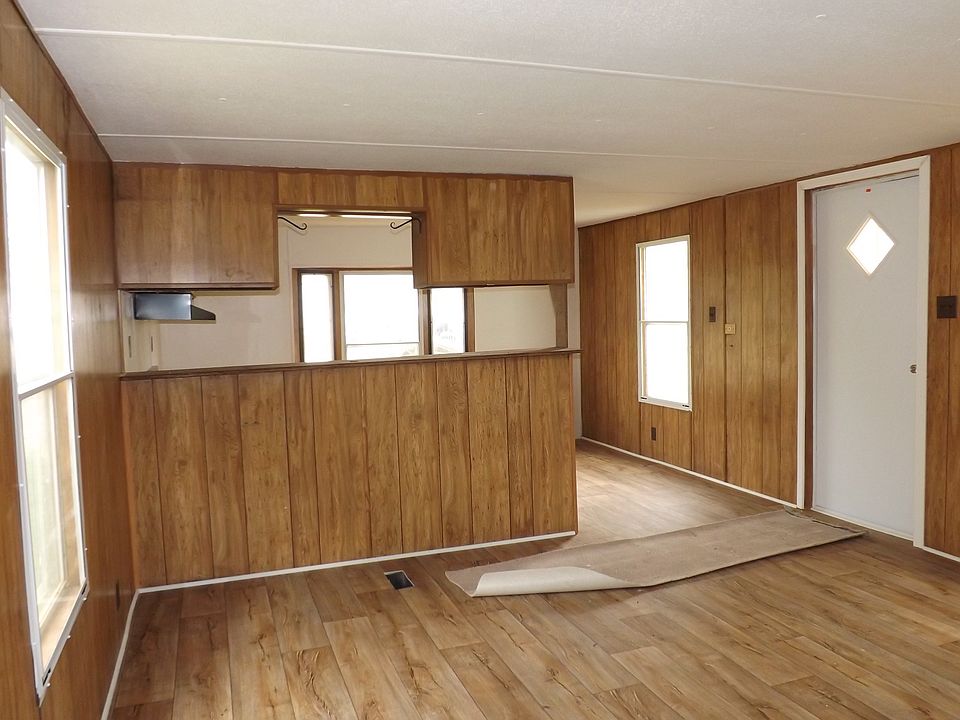 2nd image of 109 Embert Ln Trailer 10