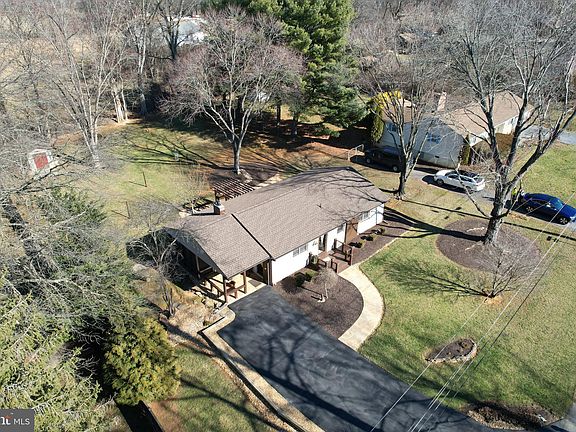 3rd image of 10 Scott Dr