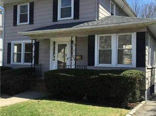 60 Willowdale Ave, Port Washington, NY 11050