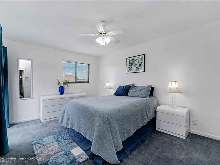6744 Canary Palm Cir — Photo 32