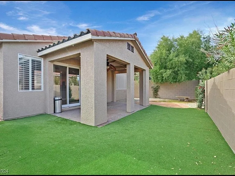 2258 Surrey Meadows Ave — Photo 6