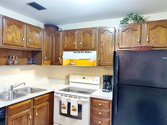3rd image of 6 Lake Vista Trl APT 204