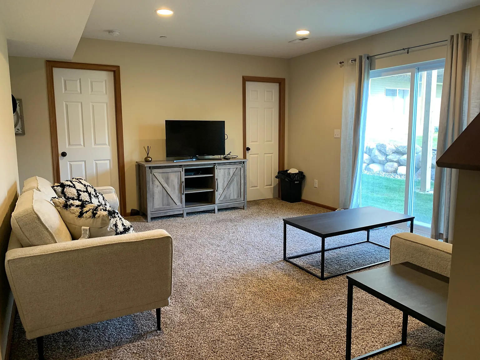 4 bed, 2165 sqft, $600 — Photo 2