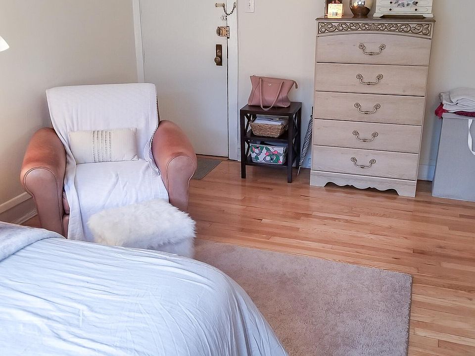 1st image of 514 W Cornelia Ave #314
