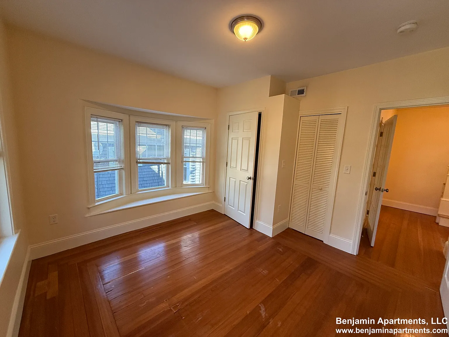 4 bed, $4,000 — Photo 2