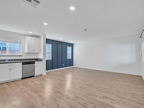 5th image of 4392 Silver Cedar Ln