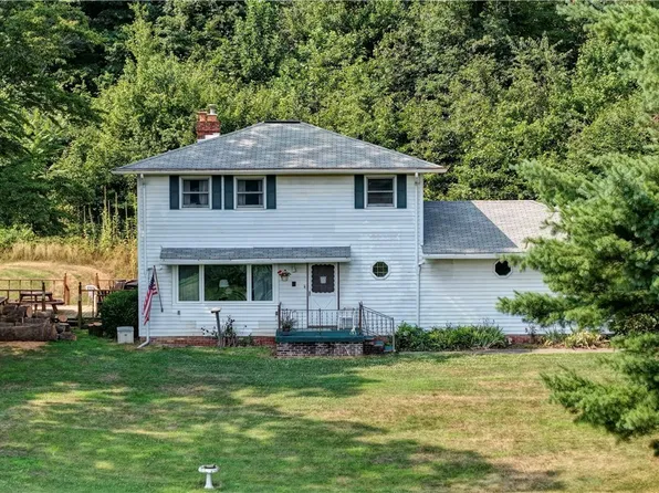 5641 Harwalk Rd NW, Strasburg, OH 44680