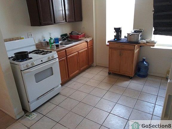 3rd image of 8801 S Escanaba Ave #2B
