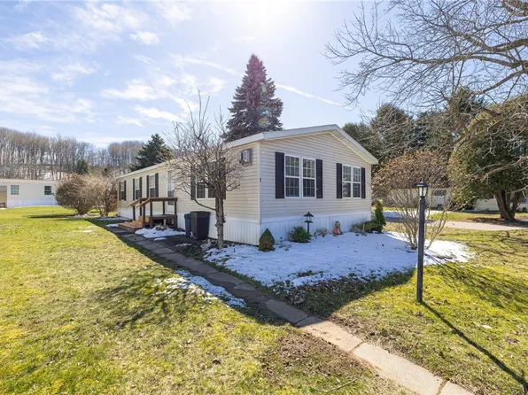 1 Chestnut Ln, Williamson, NY 14589