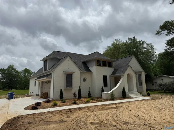 1718 Walnut St, Albertville, AL 35950