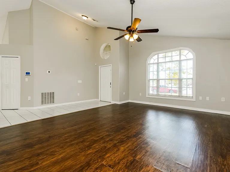 1718 Putney Cir — Photo 3