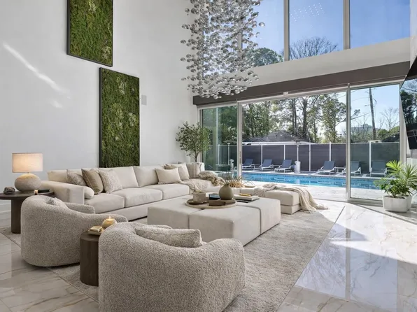 11905 Barryknoll Ln, Houston, TX 77024