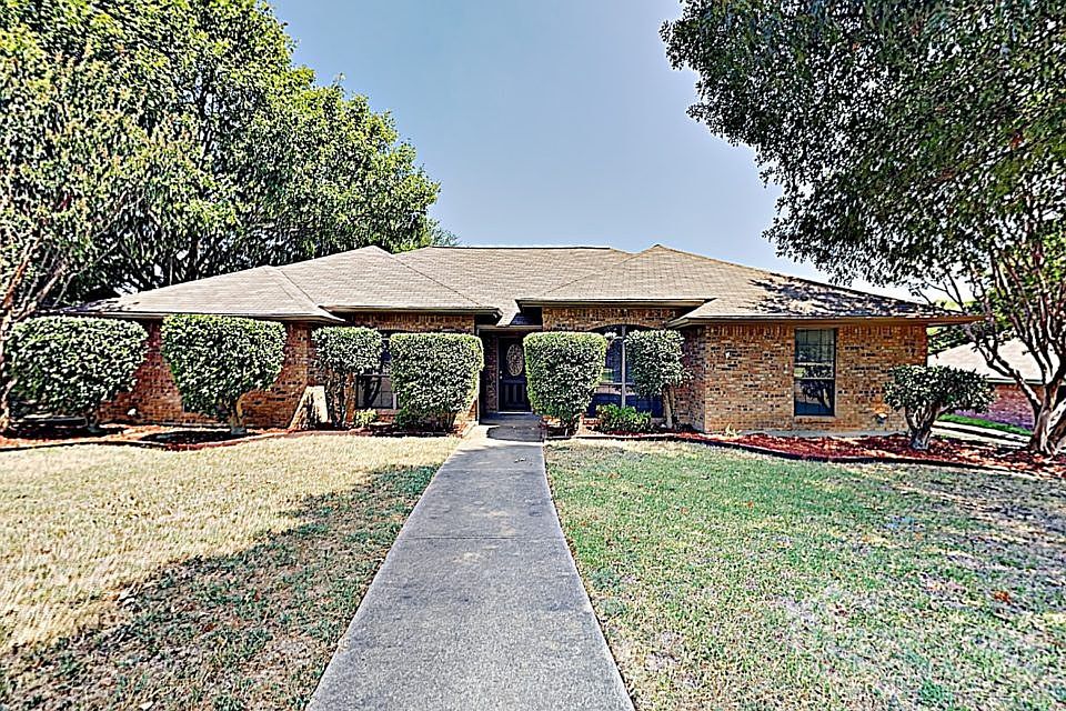 1st image of 204 Driftwood Ln