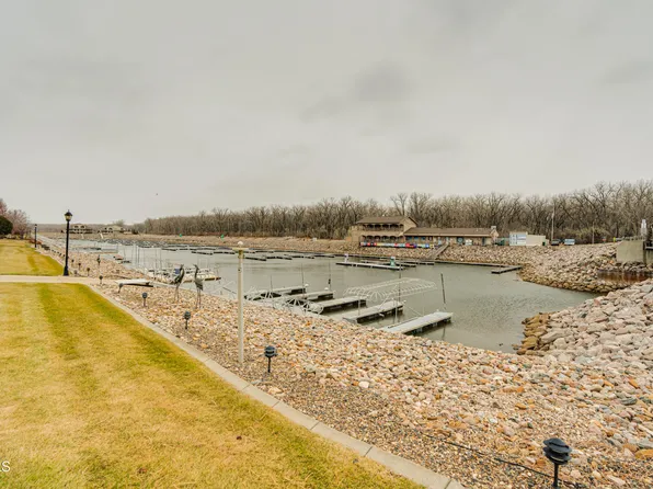 1125 Southport Loop APT 2, Bismarck, ND 58504